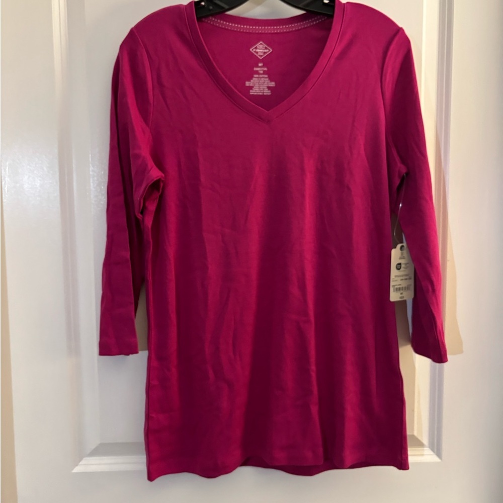 Women’s St John’s Bay V-Neck 3/4 Long Sleeve Top - Fuchsia Sz MT